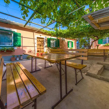 3 Bedroom Amazing In Apartment Split