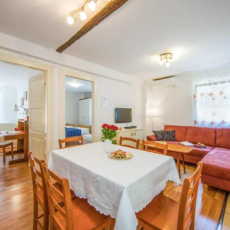 Apartment 3 Bedroom Amazing In *